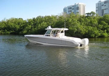 38' Boston Whaler 2018