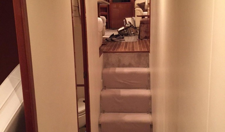 61 Viking Entry to salon