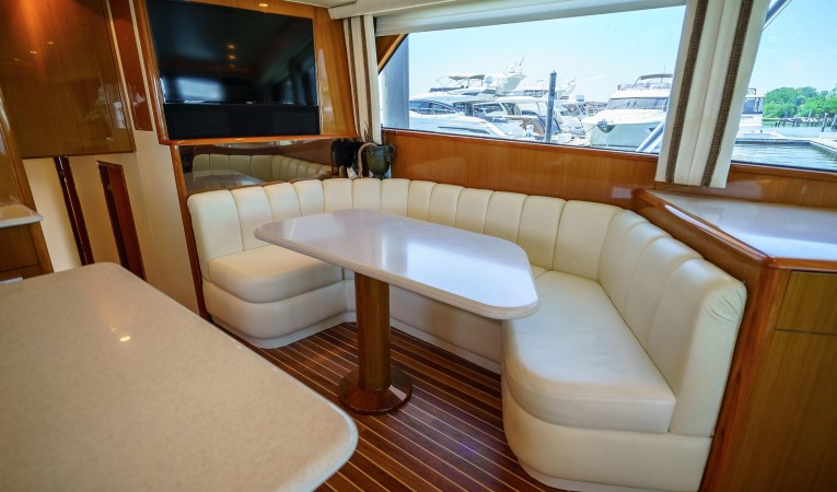 61 Viking Dinette, Flat Screen