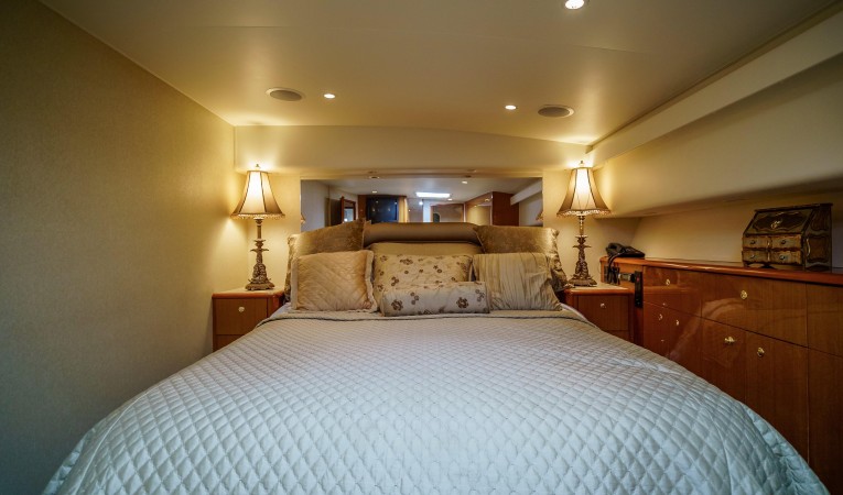 61 Viking Master Stateroom