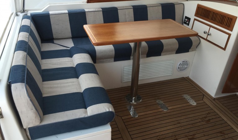 38 Grand Banks HELM DECK SETEE