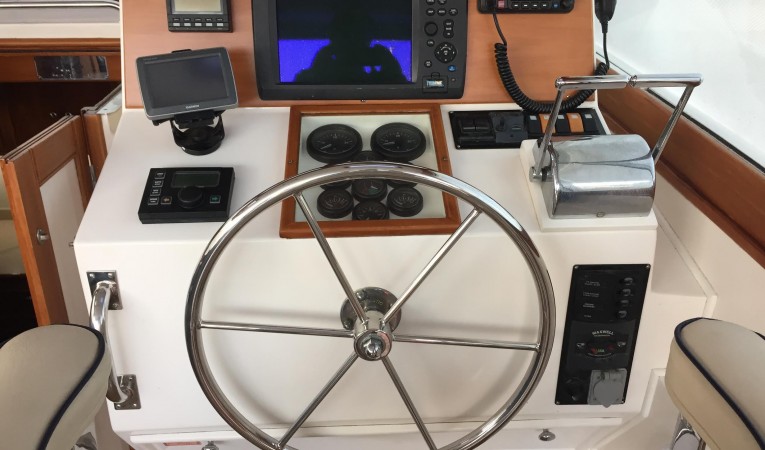 38 Grand Banks Helm electronics