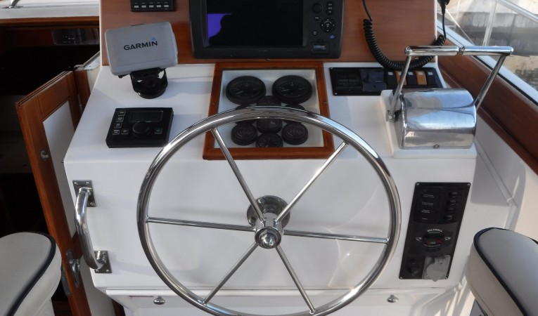 38 Grand Banks Helm Station