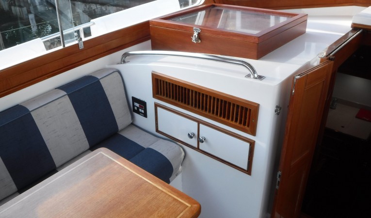 38 Grand Banks Helm Deck AC