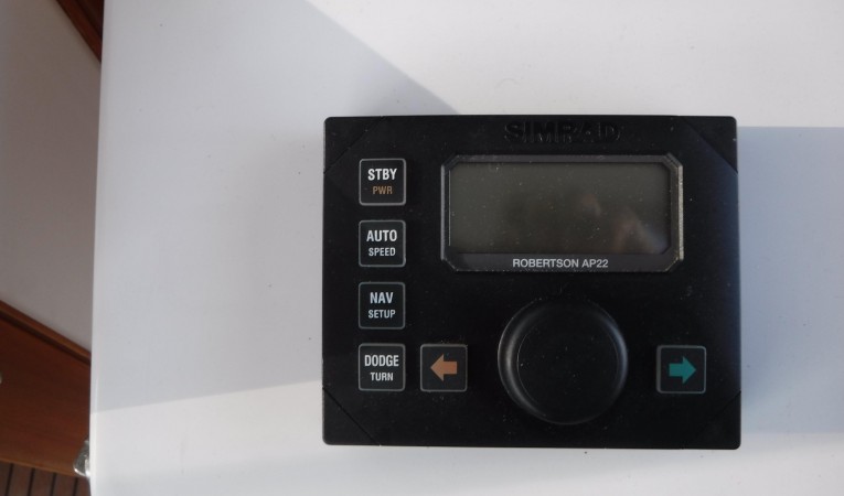 38 Grand Banks Robertson AP22 Auto pilot