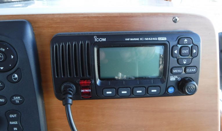38 Grand Banks New Icom VHF Marine IC-M424G GPS