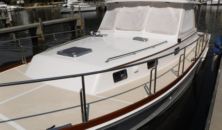 38 Grand Banks Beautiful fresh varnish