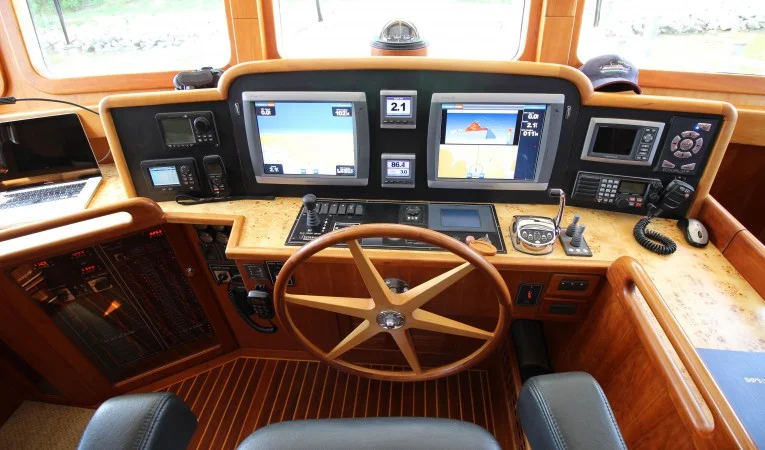 55 Selene Pilothouse helm