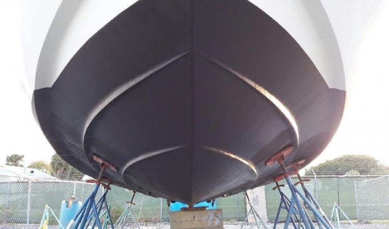 40 Cruisers Yachts Bottom bow