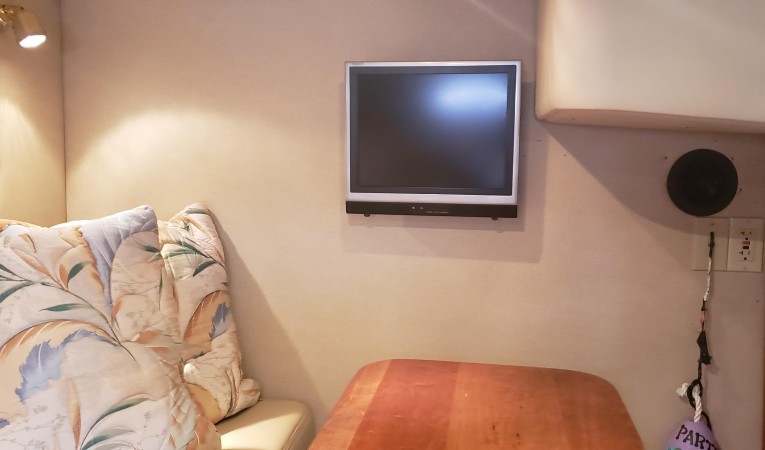 40 Cruisers Yachts Aft Stateroom TV 16"