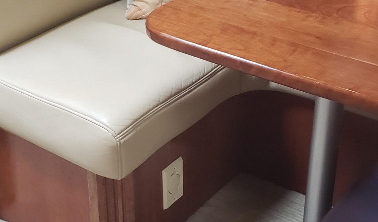 40 Cruisers Yachts Central Vacuum