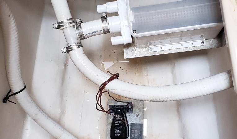 40 Cruisers Yachts Bilge shower / sink sump pump
