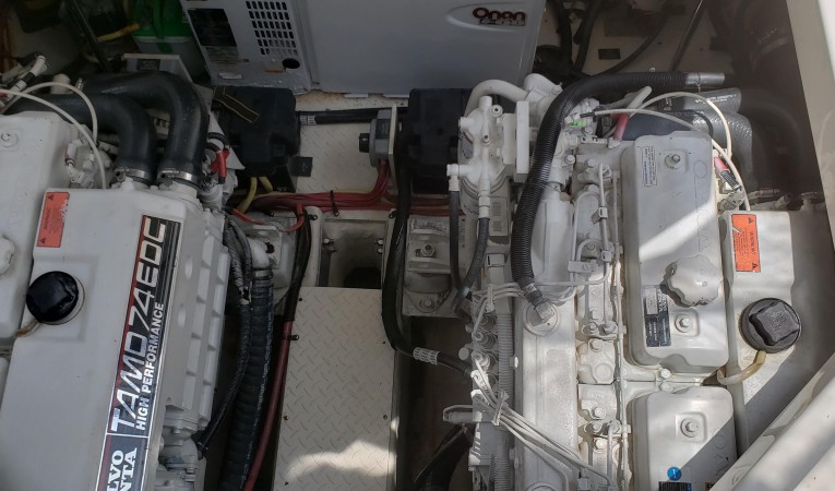 40 Cruisers Yachts Twin Volvo Diesels TAMD 74 EDC