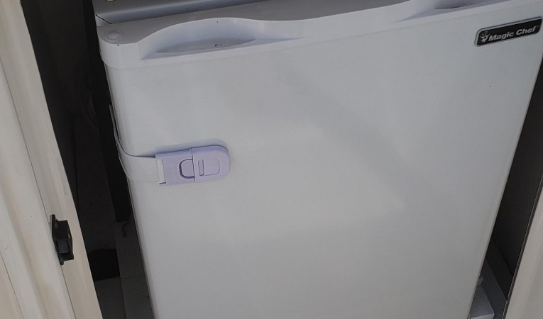 40 Cruisers Yachts Cockpit refrigerator