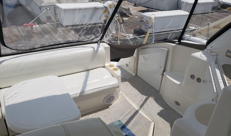 40 Cruisers Yachts Cockpit Seating aft