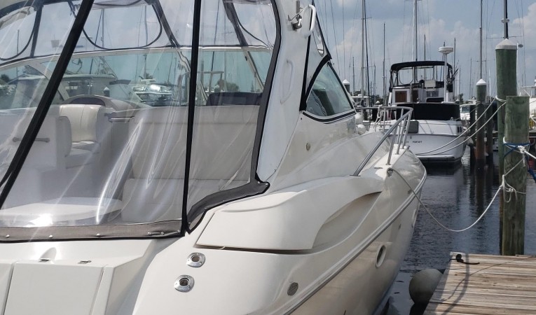 40 Cruisers Yachts starboard side stern