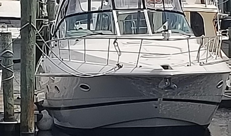40 Cruisers Yachts Bow