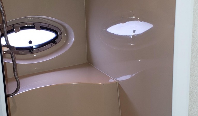 40 Cruisers Yachts Master shower stall starboard