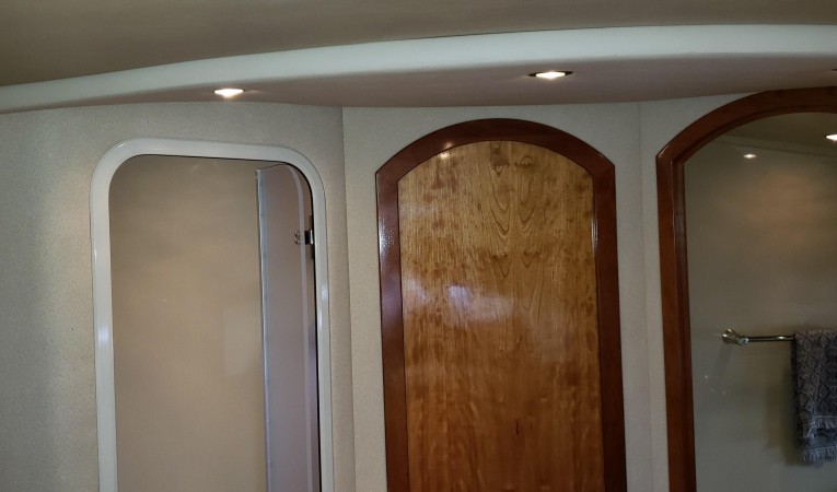 40 Cruisers Yachts Master shower / head split looking aft