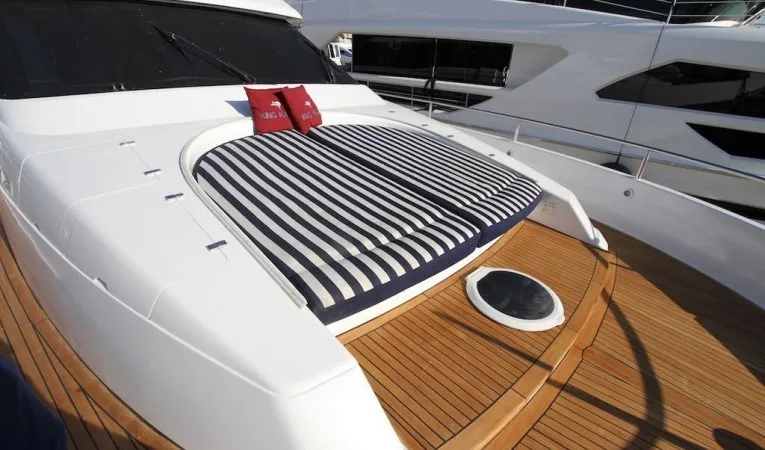 76 Lazzara 