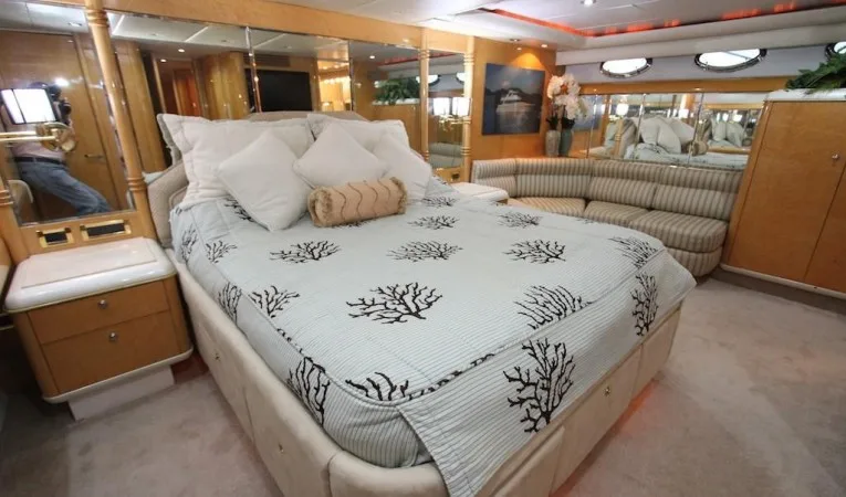 76 Lazzara 
