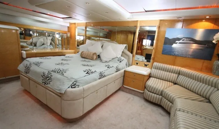 76 Lazzara 