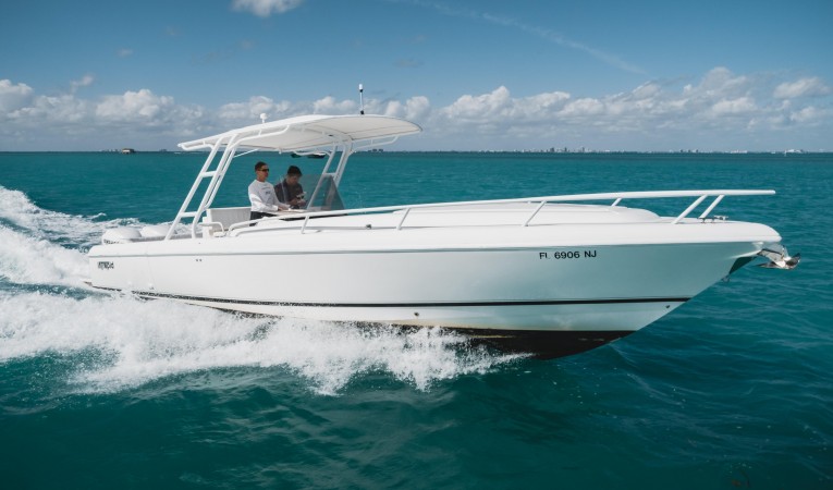 32 Intrepid Profile Stbd