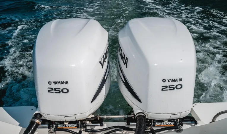 32 Intrepid Twin 250 Yamahas