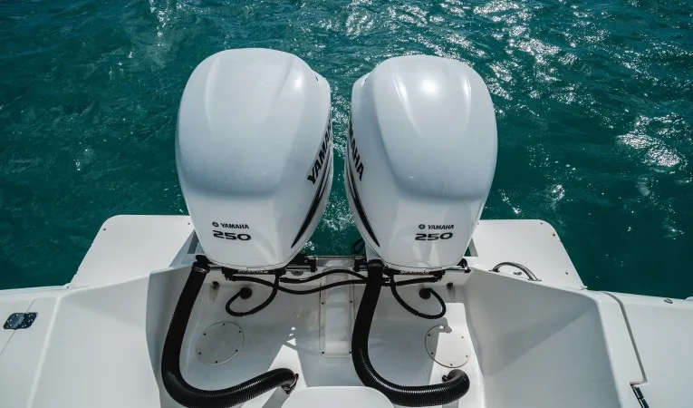 32 Intrepid Twin 250 Yamahas