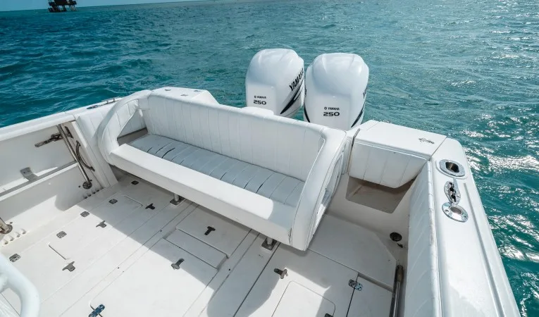 32 Intrepid Removable Seating