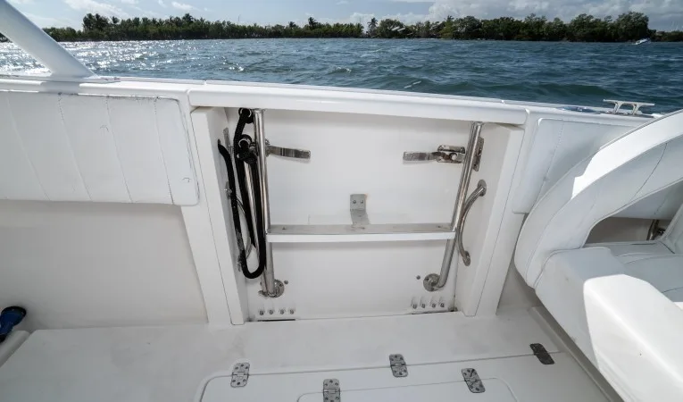 32 Intrepid Dive Door