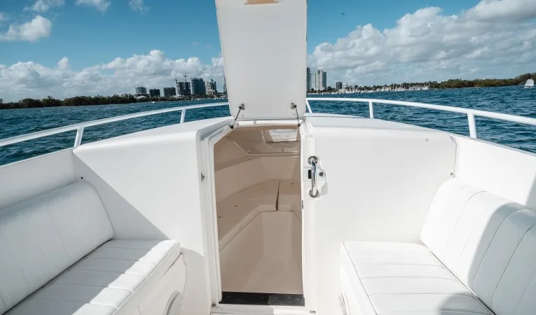 32 Intrepid Cuddy Entrance