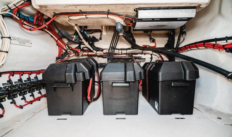 32 Intrepid Wiring and Batteries