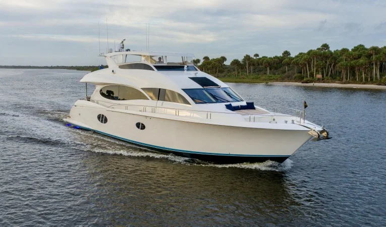 84 Lazzara Yachts 