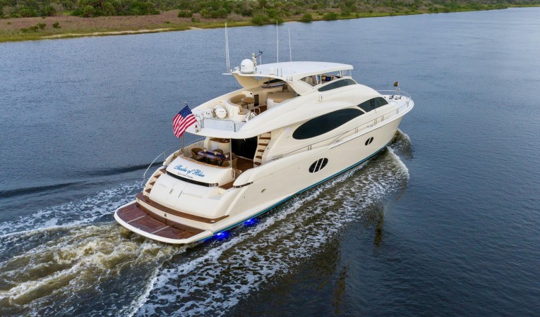 84 Lazzara Yachts 