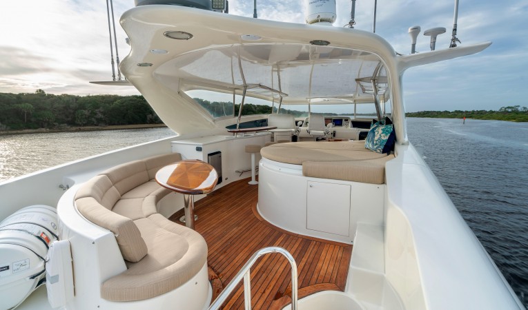 84 Lazzara Yachts 