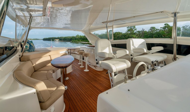 84 Lazzara Yachts 