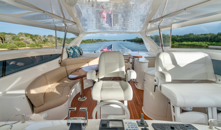 84 Lazzara Yachts 