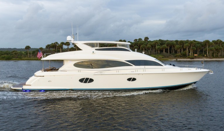 84 Lazzara Yachts 