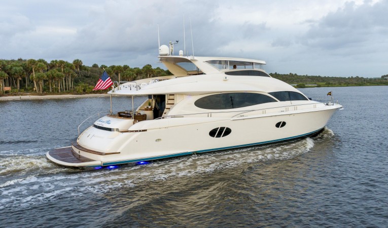 84 Lazzara Yachts 