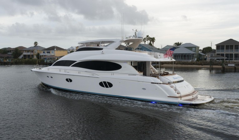 84 Lazzara Yachts 
