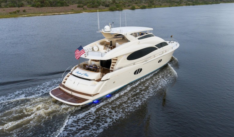 84 Lazzara Yachts 