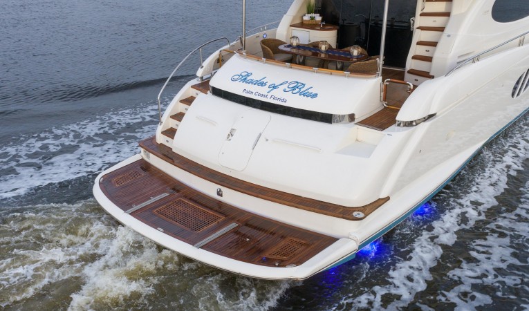 84 Lazzara Yachts 