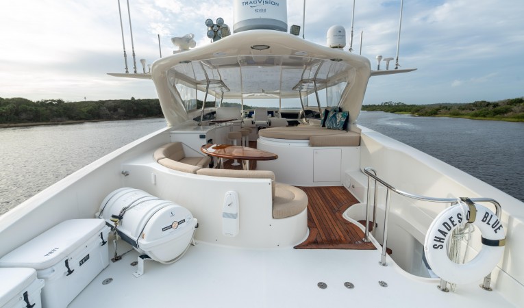 84 Lazzara Yachts 