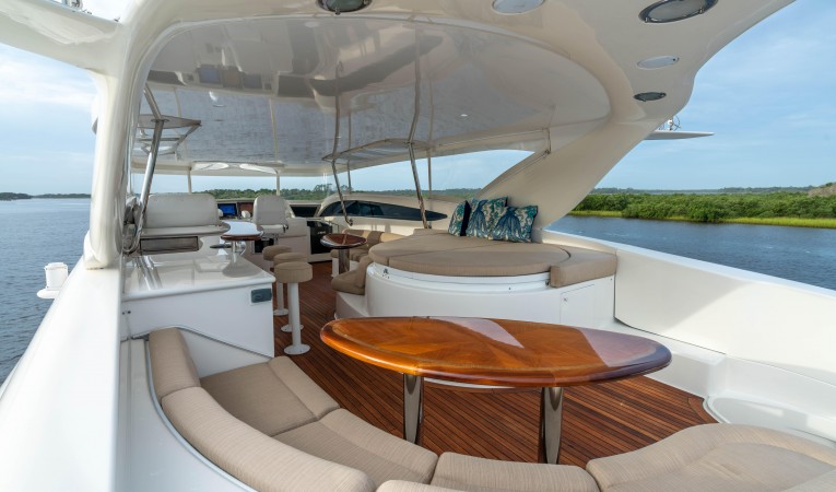 84 Lazzara Yachts 