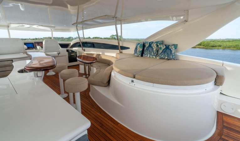 84 Lazzara Yachts 