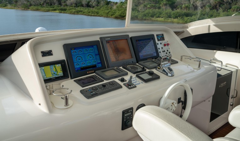84 Lazzara Yachts 