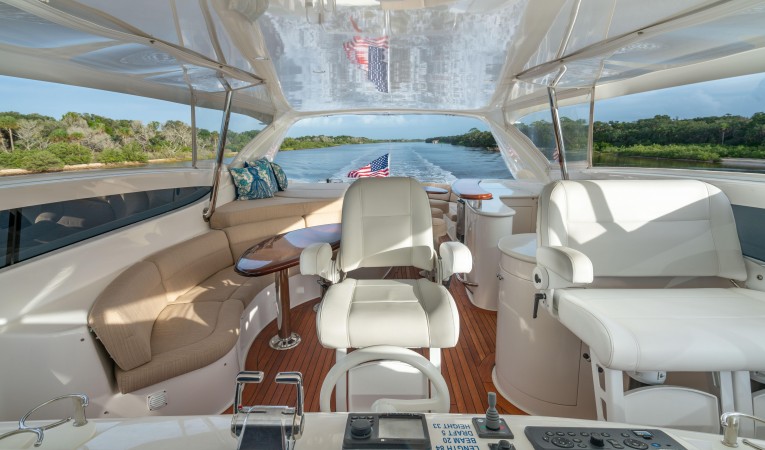 84 Lazzara Yachts 