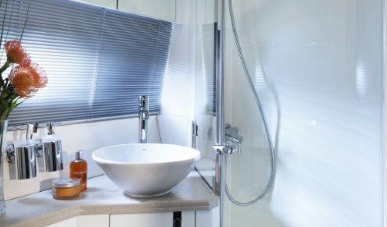 40 Sunseeker Manufacturer Provided Image: Thumbnail Sunseeker Portofino 40 Bathroom