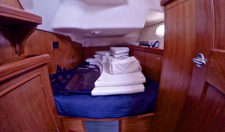 46 Hunter Port Aft Cabin